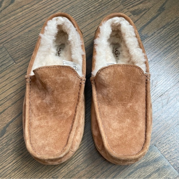 UGG Men's Ascot Slipper chestnut suede and sheep wool lined slip ons - Picture 2 of 12